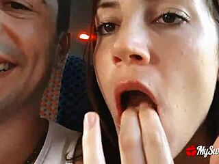 Può ingoiare tutto il mio sperma sull'autobus pubblico?