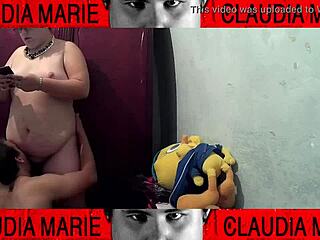 Entre los muslos de la gorda, degustando sus flujos vaginales, ¡qué morbo me da esta guarra!