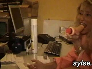 Infirmieres et secretaires en chaleur