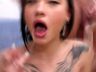 Deux sœurs 19 ans Kitty et Cyber endurent destruction DP dure