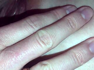 18岁小骚货的淫乱性冒险