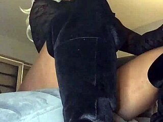 Detailed Exploration Of Balloon Fetish With Big Ass Babe