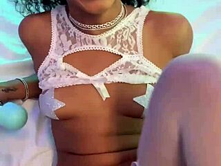 Petite Cutie Cali Caliente Cums Hard