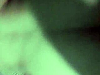 莫切里邀请邻居听音乐，最后像婊子一样被操