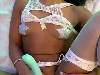 Petite Cutie Cali Caliente Cums Hard