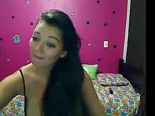 Young voluptuous cam beauty shows off curves