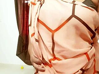 Wanita Malaysia Seksi Dengan Tetek Besar Terdedah