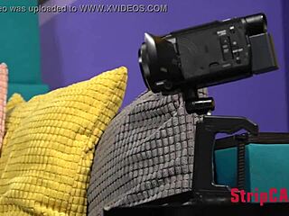 يا أوليفيا، أول فيديو كام كحمراء شابة؟ خجولة وجريئة معاً؟