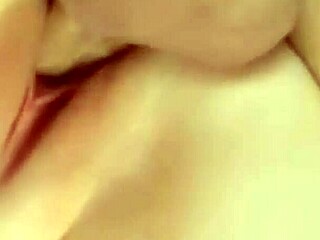 POV трахаю бритую пизду твердым хуем с стонами!