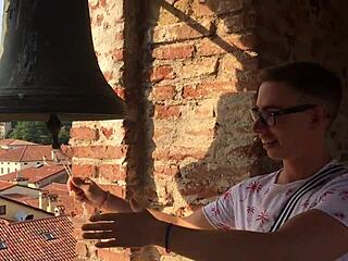 elizabeth kiedis gives blowjob to max felicitas