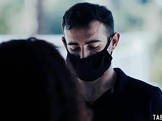 سكارليت سكاندالز إيبوني بزاز كبيرة مع زب أبيض كبير في الحجر