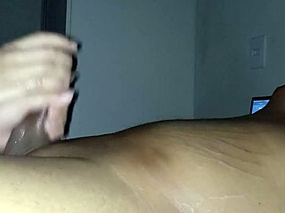 getting cream on hands from huge cock blowjob 😍