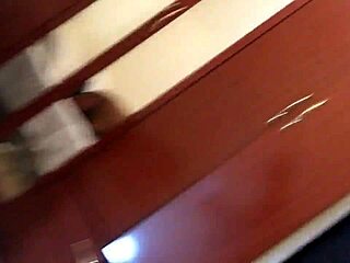 mostrando a bunda da morena completo no xvideos red