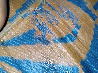 Rilassandomi, vedo questa persona scatenarsi in un clip solo del 2017. Azione cruda da vicino!