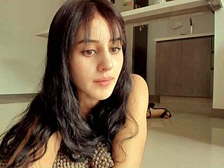 Hot Brunette with Juicy Ass on Web Chat