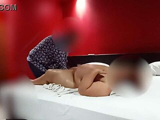 在他面前的难忘按摩带来全新感觉