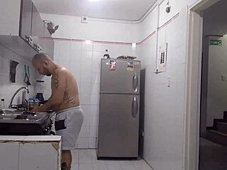 Hoy Voy a Sorprender a Mi Esposa Voy a Organizar la Casa y Dejar Todo Limpio Para Que Me De Culo y Follar Bien Rico