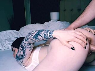 Horúci sex s výstrekom do tínedžerskej mačičky