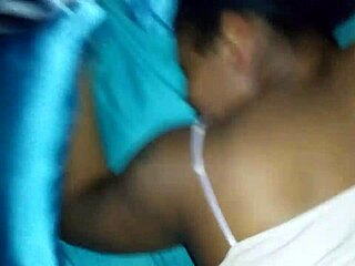 Soul sister Bunz показва големия си ебенов задник в гореща среща.