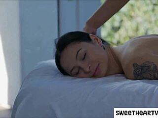 Lesbohieronta muuttuu kiimaiseksi