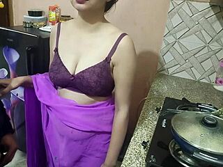 Aku Kejut Anak Tiri Vivek Dengan Cakap Kotor Hindi Pada Hari Jadi, Jilat Dan Jari Dia Dengan Liar!