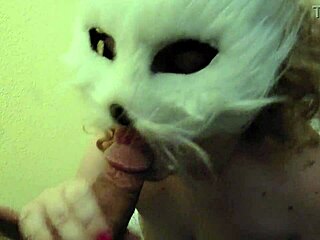 Vaimo imee mun kyrvän kunnes tulen suuhun?