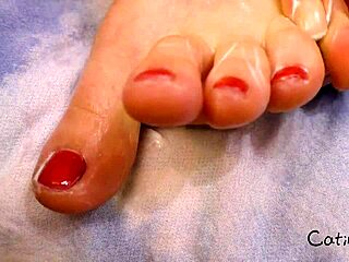 i play with my sexy feet and smear them with cream.