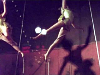 Vintage erotický kreslený obrázek z antického anime hentai