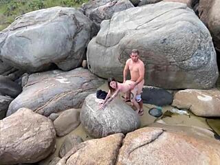 Volný pár z Curitiby šuká na stezce