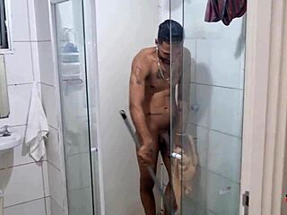 depois da gravação, chefona araujo relaxa com um banho gostoso e refrescante.