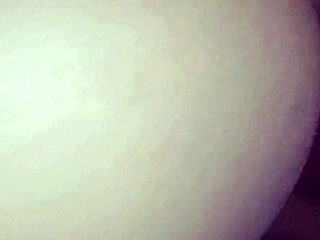 うーん、このインドの村娘にハマっちゃう。キツキツアソコをバックでガチハメ！