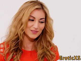 ¡Joder, nena preciosa cabalga al jefe duro por corrida en el culo!