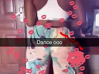 Större ebony röv utforskas