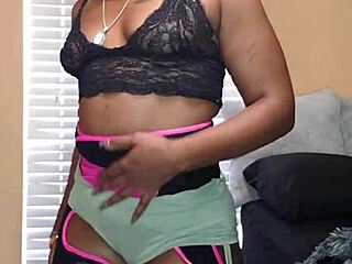 Naejae's Ebony Ass Twerking On Pole