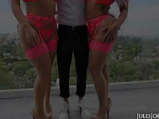 Savannah Bond deepthroats big cock 😏