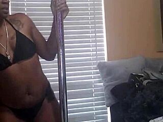 Naejae's Ebony Ass Twerking On Pole