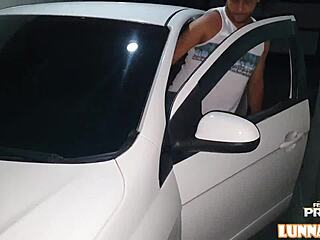 Miro cómo Thales Milleto folla duro a mi esposa joven de 18+