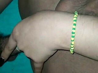 amiga trans me invita a su rica cuarentena con shemale crossdressing