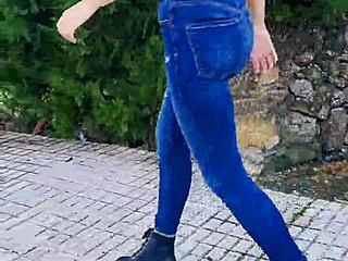 have you seen the sexiest walking ever on the street braless today?