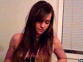 DAGFS - amateur linda se desnuda para vibrador en solitario