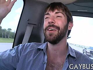 看这张照片里的激烈同性性爱场景！