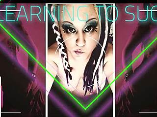 אחות חורגת חרמנית מלמדת אותך איך לינוק זין כדי שהיא תוכל לצפות