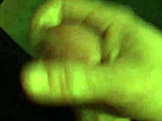 看这个同志从激烈自慰中猛射