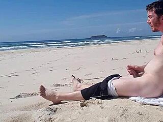 I jerk off on the beach, it's so exciting, ahh