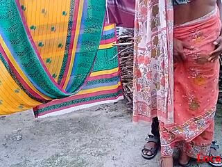 Деси индијска бабхи луди са спољним сексом! 🌿