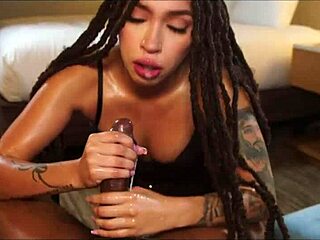 性感18岁拉丁美女接受怪物BBC鸡巴