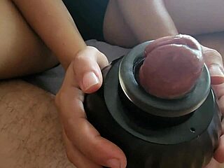 استخدام مضخة تدليك للقذف مع زب وحشي