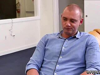 Har du prøvet nøgen sort dreng-på-dreng action i sexet undertøj?