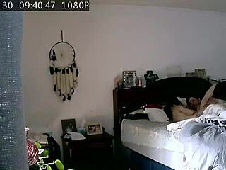 Amateurs have hard sex early in the morning at home