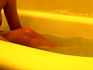 BATH TIME - SHAVE YOUR SMOOTH SKIN